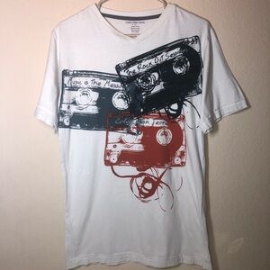 Calvin Klein Boy’s Graphic V-Neck T-Shirt, XL, Cream Colored,EUC,Pet/Smoke free